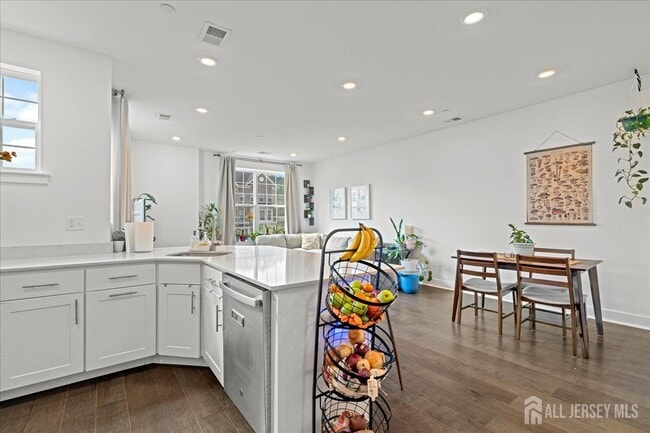 Building Photo - 33 Veterans Wy