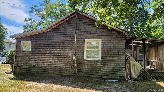 Building Photo - 193 Commack Rd