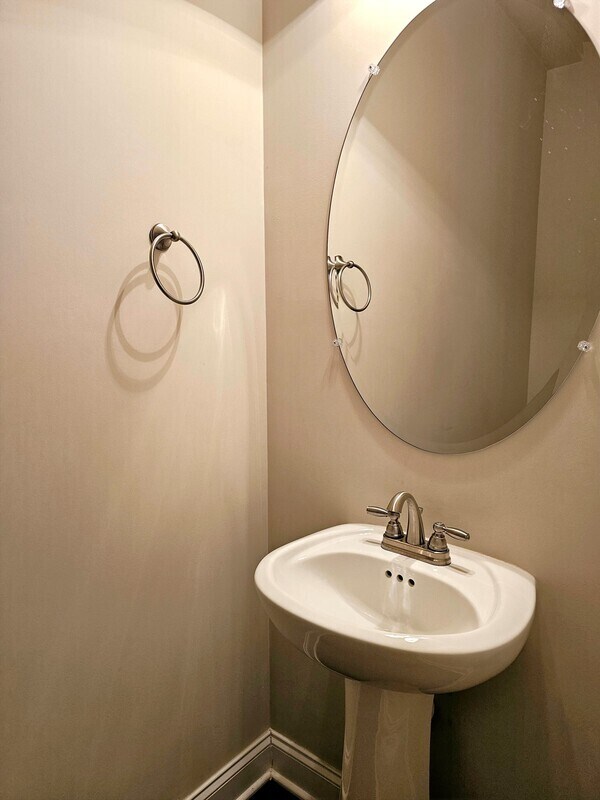 Building Photo - 10563 Naramore Ln