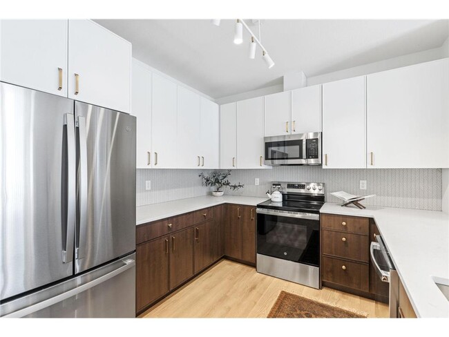 Building Photo - 21401 Dushane Pkwy