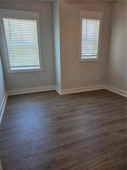 Building Photo - 378 Sunset Holw St