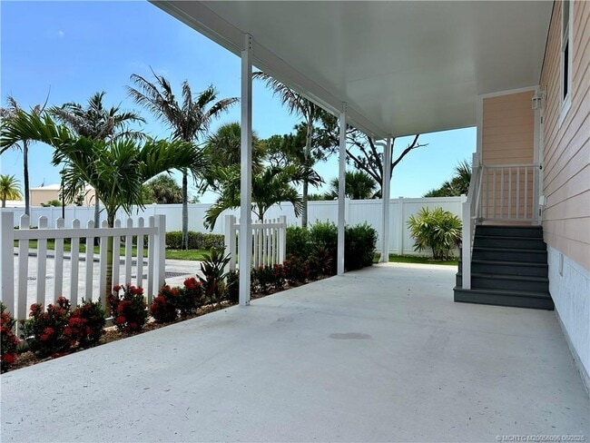 Building Photo - 254 NE Coastal Dr