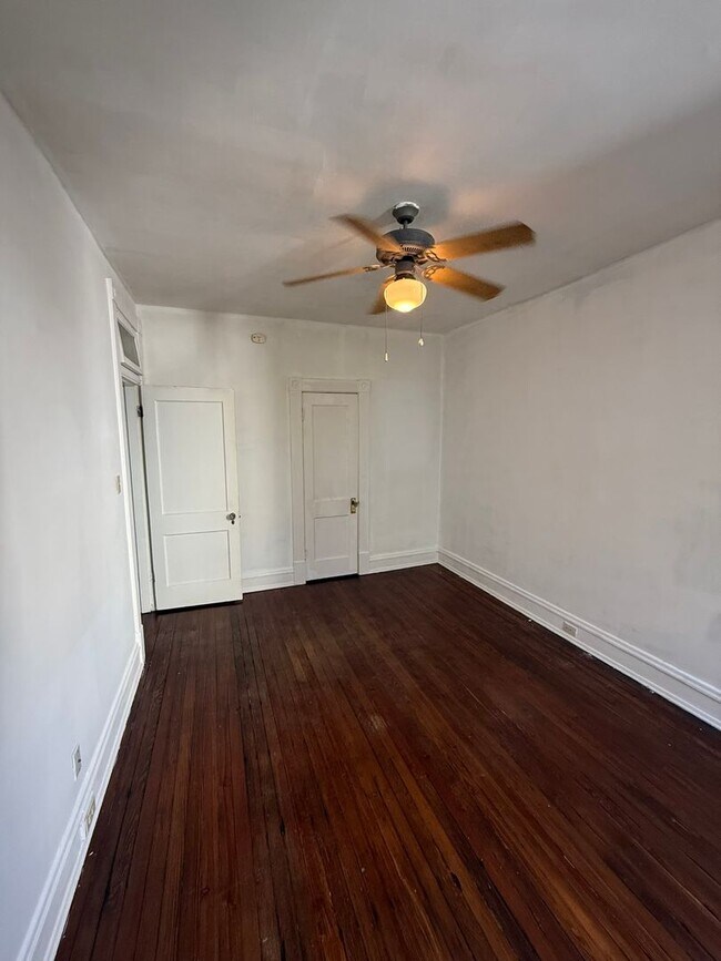 Building Photo - 3 Bedroom 1.5 bath Fan home for rent