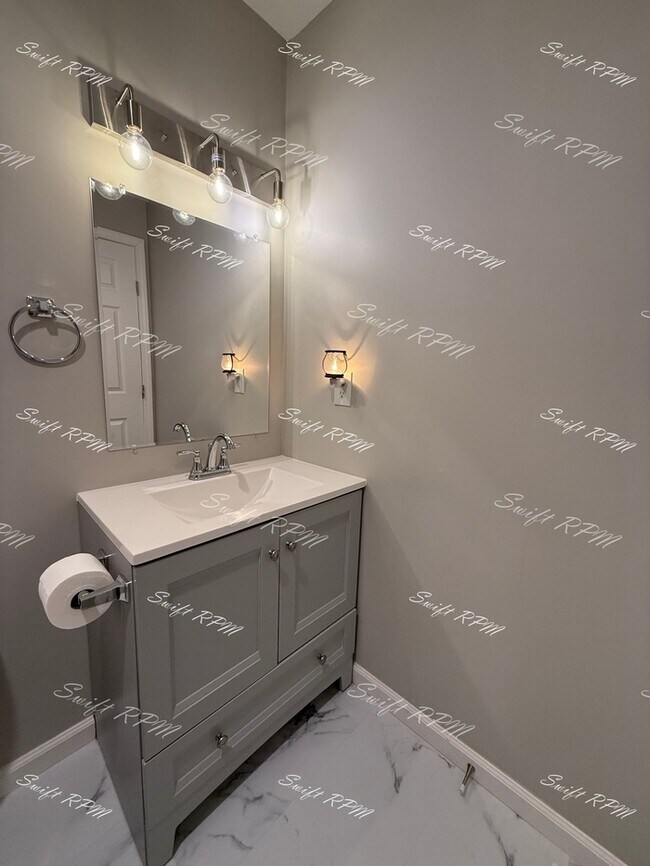 Building Photo - 707 N 2nd St