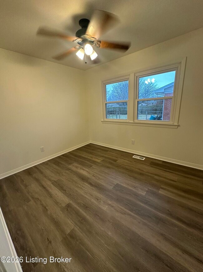 Building Photo - 4806 Mid Dr