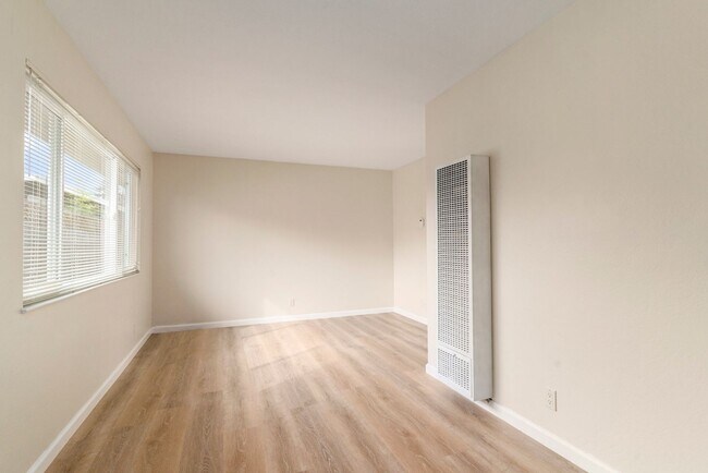 Building Photo - 1072 Park Ave