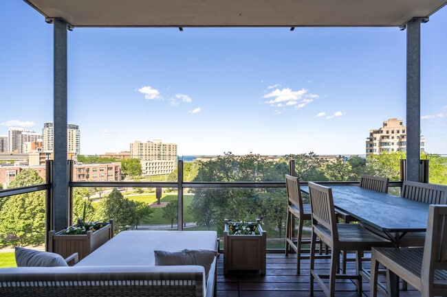 Building Photo - 1313 N Franklin Pl