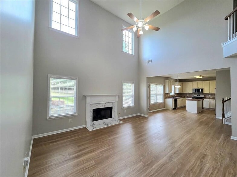 Building Photo - 621 Roxtree Ct NE
