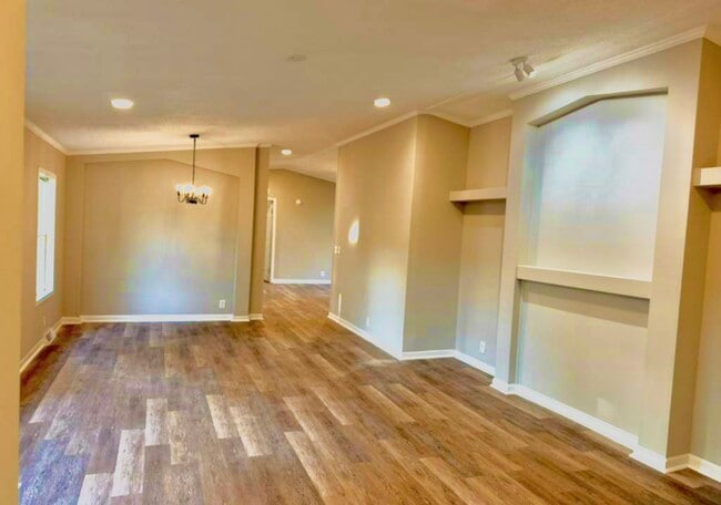 Building Photo - 379 Brookside Dr