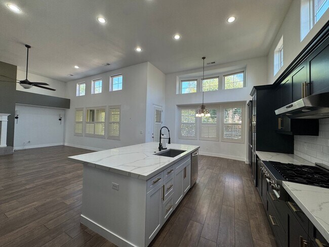 Building Photo - Welcome to the Quail Lake Gated Community!!!
