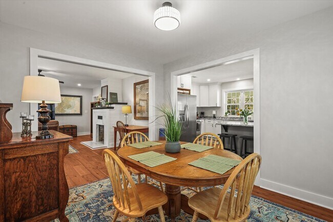 Building Photo - Short Term Only