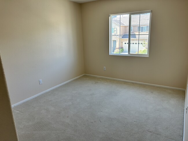 Building Photo - 10960 Knoxville Way