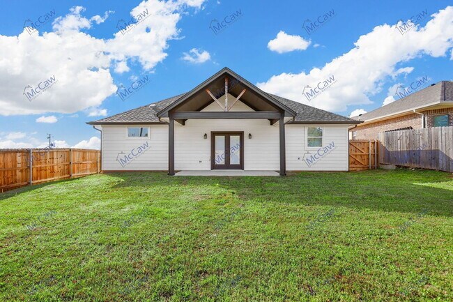 Building Photo - 2524 Creek Dr