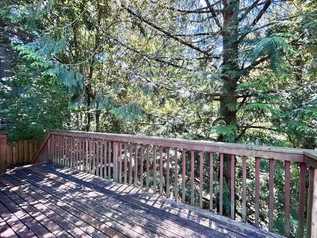 Building Photo - Large 3 Bed, 2 Bath, Sanctuary!