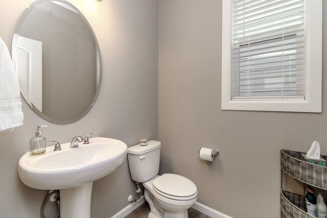 Building Photo - Beautiful 3 Bedroom 2.5 Bathroom Property