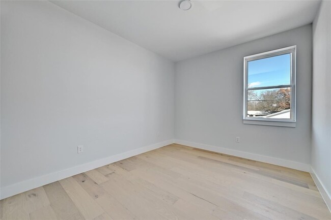 Building Photo - 8428 Hathaway Dr