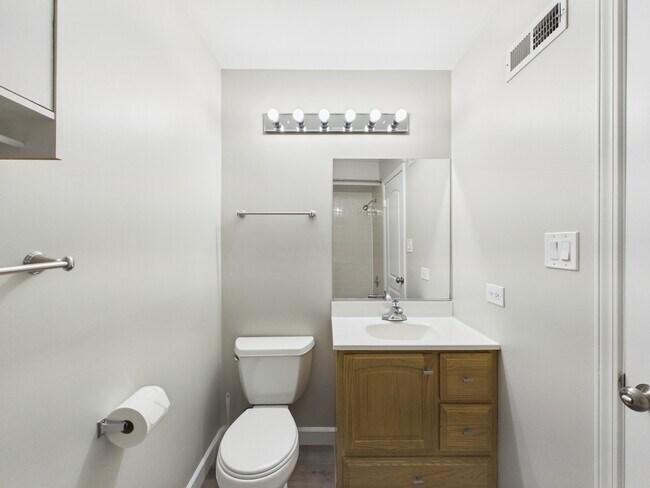Building Photo - 4360 Mumford Dr