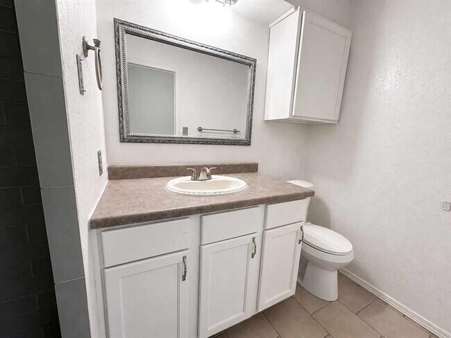 Building Photo - 208 Cherrywood Dr