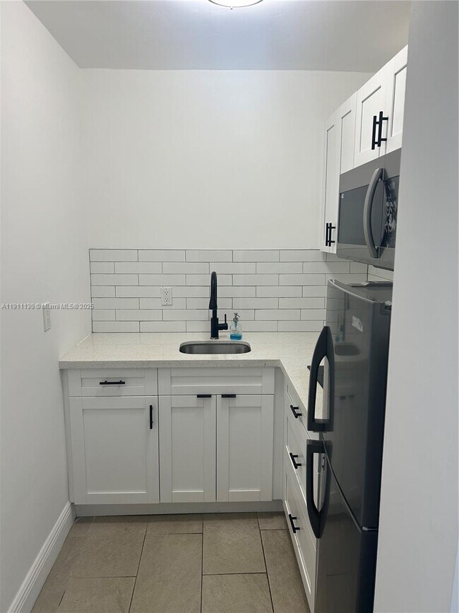 Building Photo - 711 NW 55th St