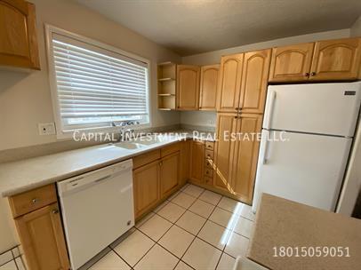 Building Photo - 616 E 5600 S