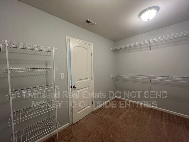 Building Photo - 6426 Burnside Pl