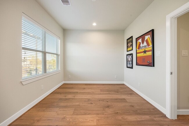 Building Photo - 6302 Chelsea Falls Ln