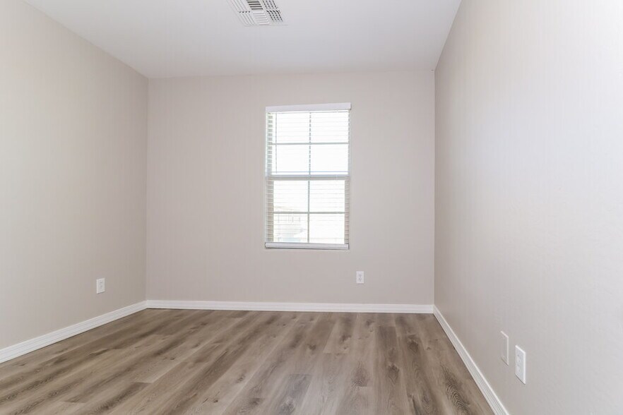 Building Photo - 2741 W Bowker St
