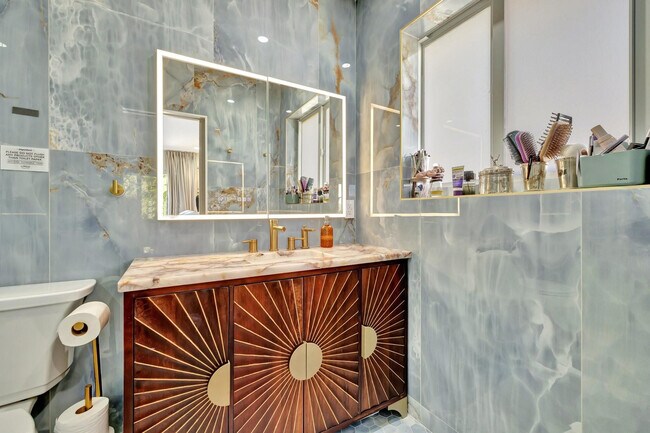 Building Photo - 1981 Coral Gardens Dr