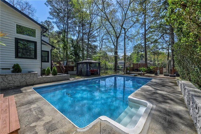 Building Photo - 3360 Turtle Lake Dr SE