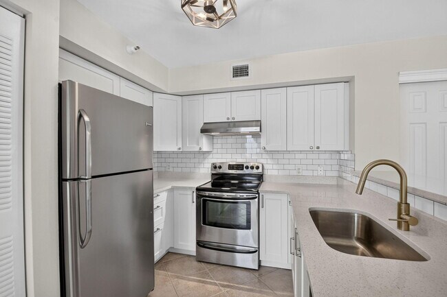 Building Photo - 107 Yacht Club Way