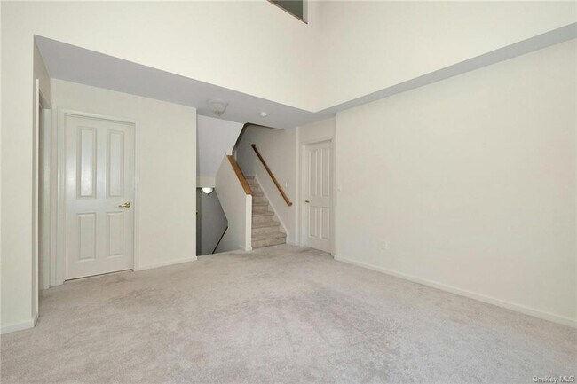 Building Photo - 31 Underhill Dr