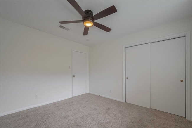 Building Photo - 605 Sorrento Dr