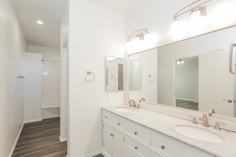 Building Photo - 261 N Valle Verde