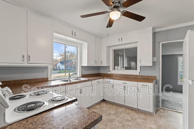 Building Photo - 914 Ranch Farm Rd