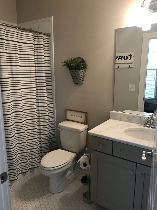 Building Photo - Great house in The Nations!