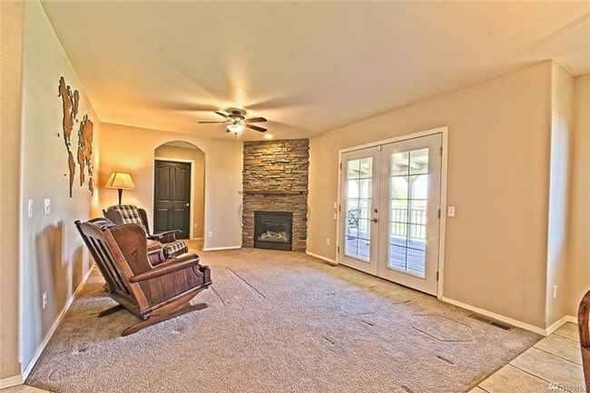 Building Photo - Beautiful 4 Bedroom Home