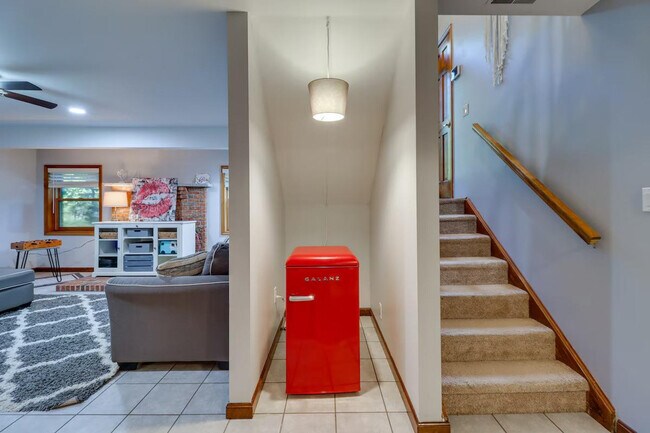 Building Photo - 1530 Wooded Acres Dr