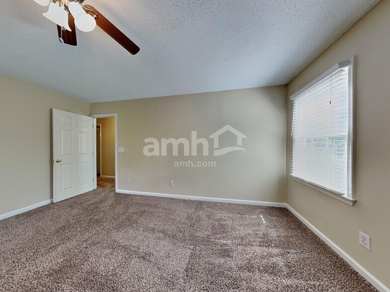 Building Photo - 6400 Ivystone Dr