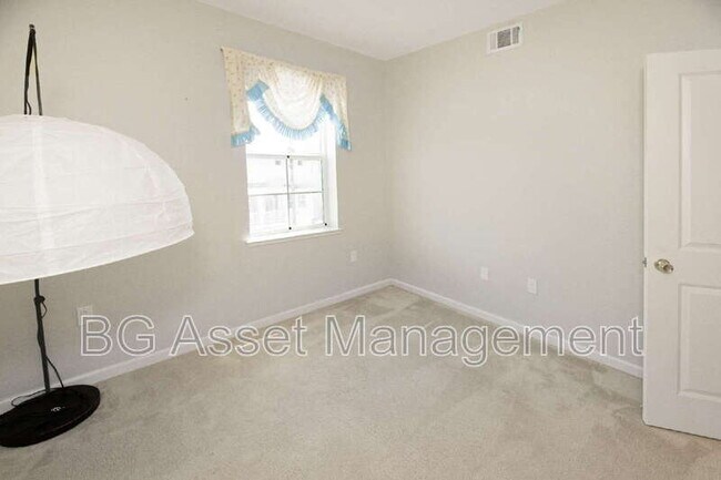Building Photo - 1653 Northshore Dr