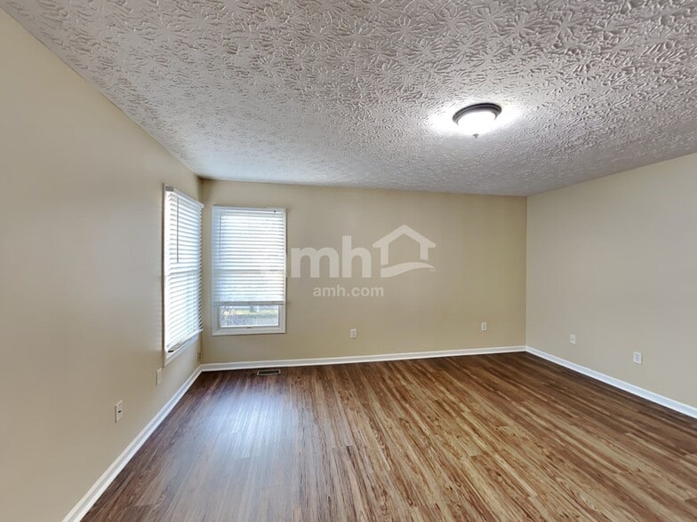 Building Photo - 5477 Buxley Dr