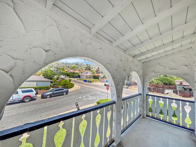 Building Photo - Charming & Spacious 4BD/3BA House in Allie...