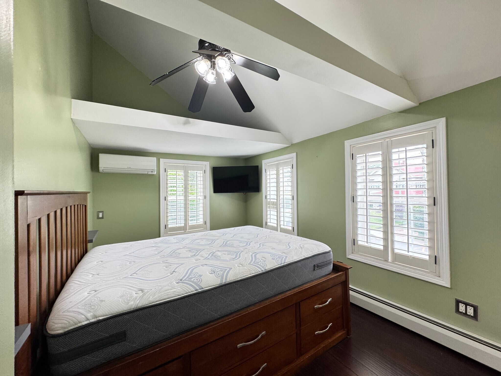 Building Photo - 5 Pearl St