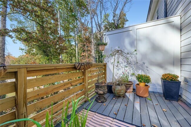 Building Photo - 568 Avondale Pk Cir