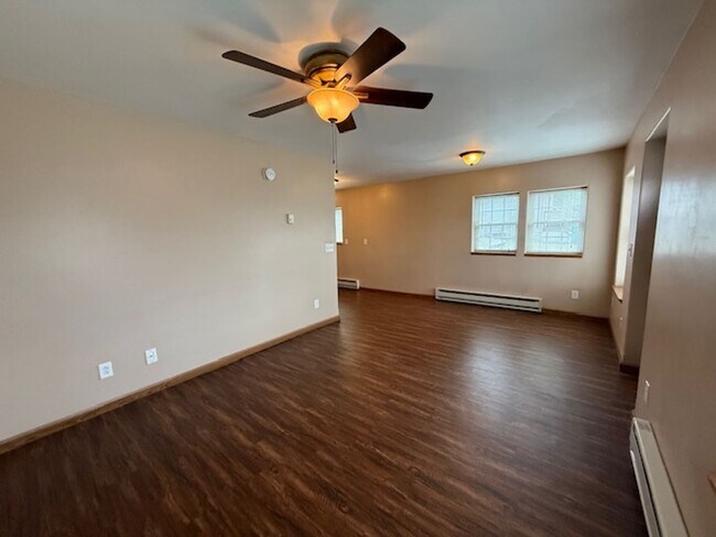 Building Photo - Beautifully Remodeled Duplex in the Villag...