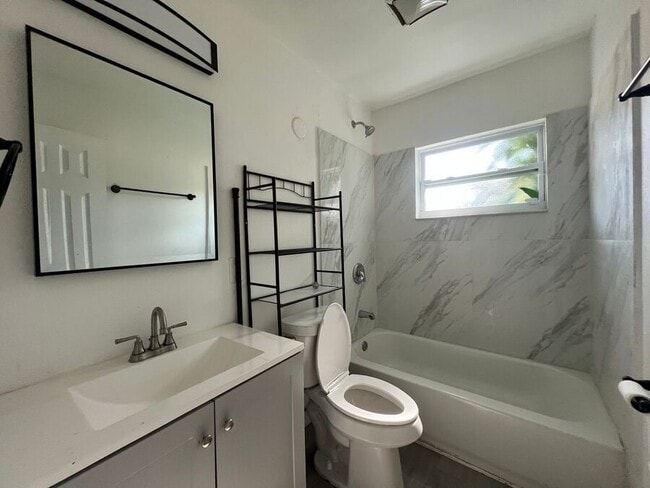 Building Photo - 626 W Crawford St