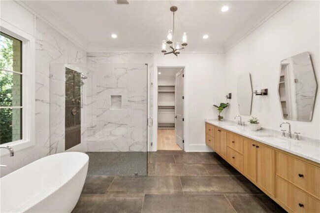 Building Photo - 1074 Moores Mill Rd NW