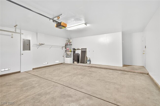Building Photo - 3798 Greenfield Lakes St