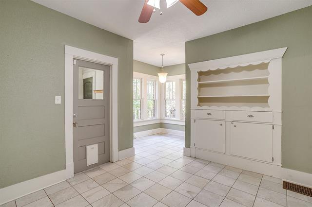 Building Photo - 2312 Mistletoe Ave