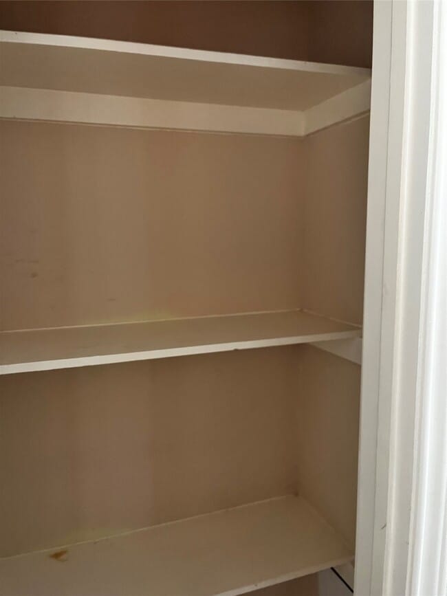 Building Photo - 104 N Eastwood St