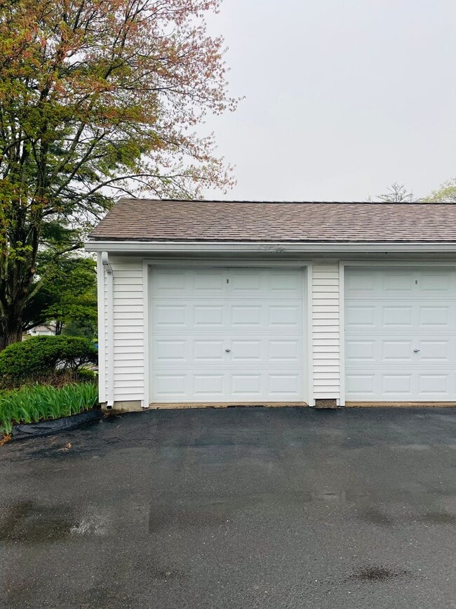 Building Photo - Rita Drive Condo